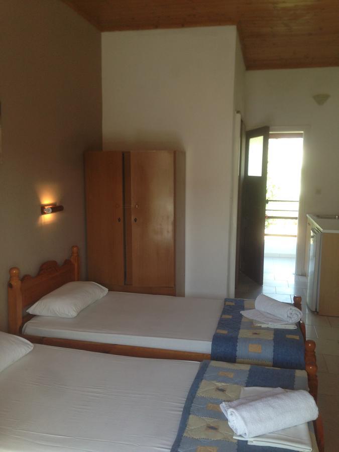 Hebes Studios Kavos Luaran gambar